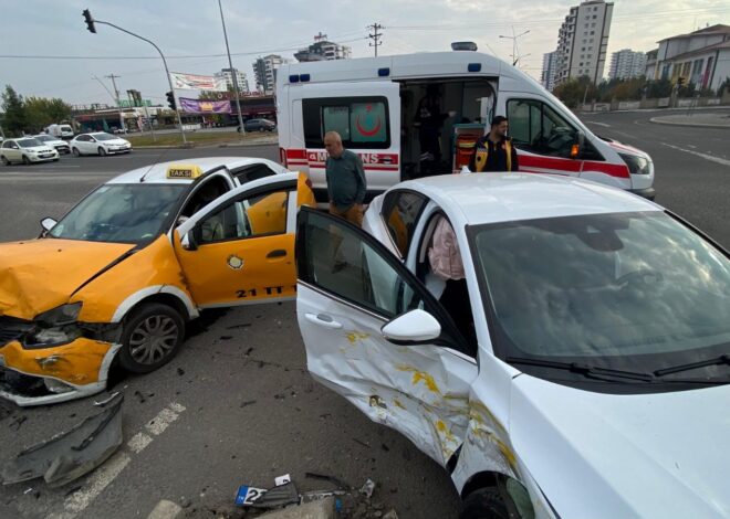 Diyarbakır’da iki otomobil çarpıştı: 1 yaralı